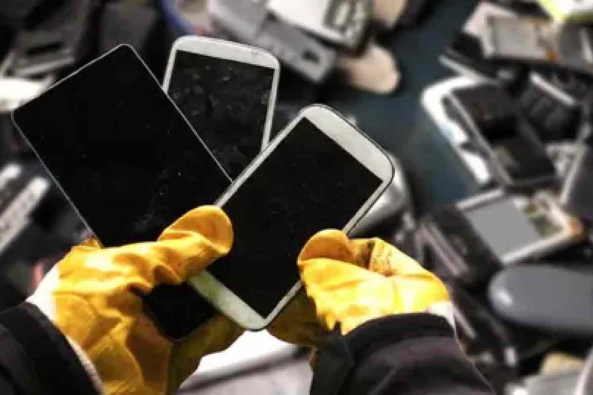 The Online iPhone Selling Odyssey: Navigating E-waste Regulations